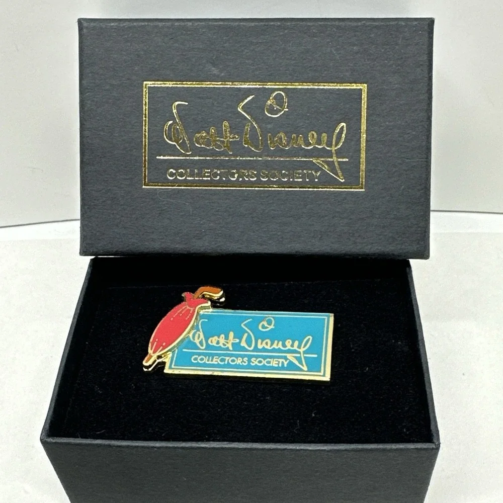WDCC Walt Disney Collector's Society Exclusive Pin Red Jiminy Cricket Umbrella